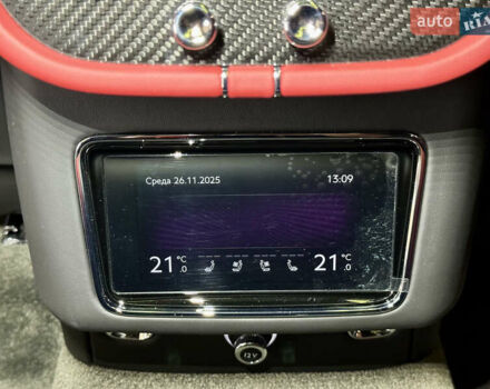 Чорний Бентлі Бентайга, об'ємом двигуна 4 л та пробігом 6 тис. км за 250000 $, фото 56 на Automoto.ua