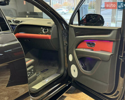 Чорний Бентлі Бентайга, об'ємом двигуна 4 л та пробігом 6 тис. км за 250000 $, фото 69 на Automoto.ua