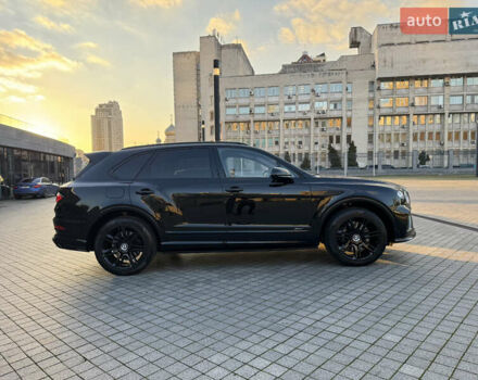 Черный Бентли Бентайга, объемом двигателя 5.95 л и пробегом 15 тыс. км за 220000 $, фото 7 на Automoto.ua