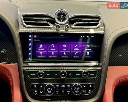 Чорний Бентлі Бентайга, об'ємом двигуна 4 л та пробігом 6 тис. км за 250000 $, фото 42 на Automoto.ua