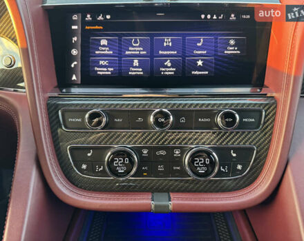 Черный Бентли Бентайга, объемом двигателя 5.95 л и пробегом 15 тыс. км за 220000 $, фото 26 на Automoto.ua