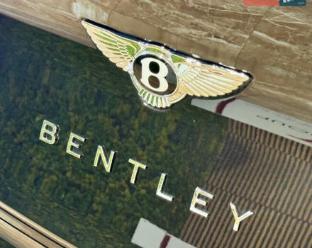 Чорний Бентлі Бентайга, об'ємом двигуна 4 л та пробігом 6 тис. км за 250000 $, фото 18 на Automoto.ua