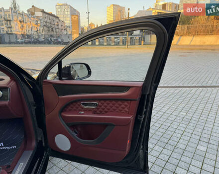 Черный Бентли Бентайга, объемом двигателя 5.95 л и пробегом 15 тыс. км за 220000 $, фото 44 на Automoto.ua