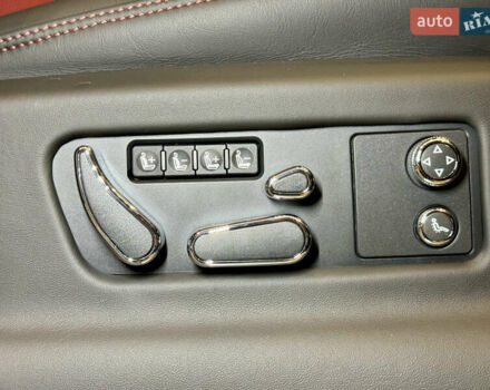 Чорний Бентлі Бентайга, об'ємом двигуна 4 л та пробігом 6 тис. км за 250000 $, фото 75 на Automoto.ua