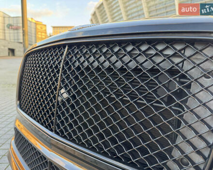 Черный Бентли Бентайга, объемом двигателя 5.95 л и пробегом 15 тыс. км за 220000 $, фото 14 на Automoto.ua