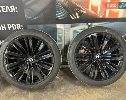 Черный Бентли Бентайга, объемом двигателя 5.95 л и пробегом 15 тыс. км за 220000 $, фото 52 на Automoto.ua