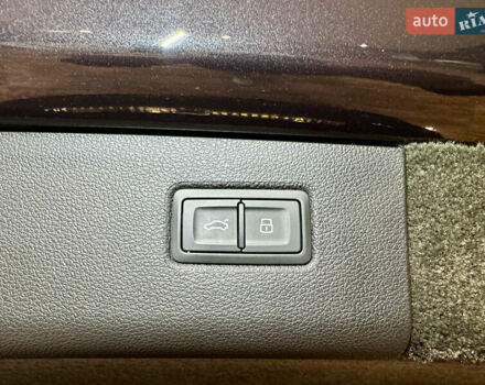 Чорний Бентлі Бентайга, об'ємом двигуна 4 л та пробігом 6 тис. км за 250000 $, фото 63 на Automoto.ua