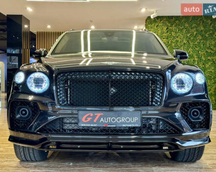 Чорний Бентлі Бентайга, об'ємом двигуна 4 л та пробігом 6 тис. км за 250000 $, фото 2 на Automoto.ua