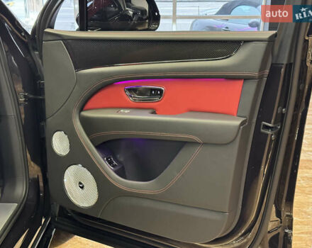 Чорний Бентлі Бентайга, об'ємом двигуна 4 л та пробігом 6 тис. км за 250000 $, фото 70 на Automoto.ua