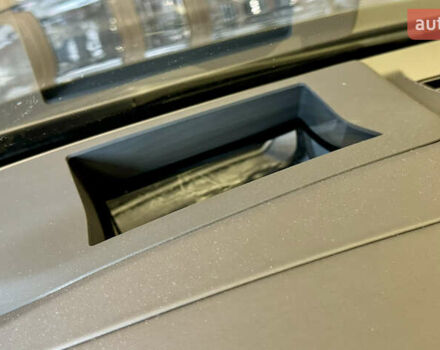 Чорний Бентлі Бентайга, об'ємом двигуна 4 л та пробігом 6 тис. км за 250000 $, фото 31 на Automoto.ua