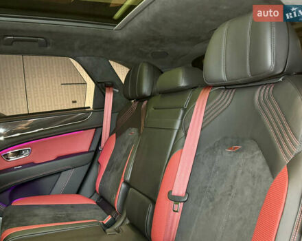 Чорний Бентлі Бентайга, об'ємом двигуна 4 л та пробігом 6 тис. км за 250000 $, фото 58 на Automoto.ua
