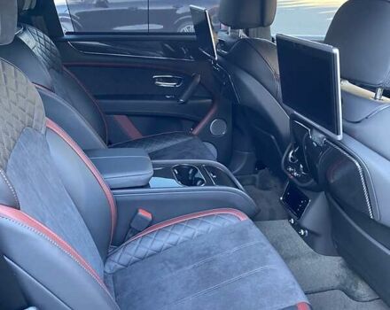 Бентли Бентайга 2019 в Одессе на Automoto.ua Красный Бентли Бентайга, объемом двигателя 6 л и пробегом 10 тыс. км за 329609 $, фото 20 на Automoto.ua