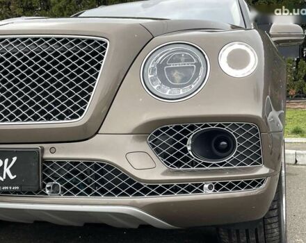 Бентли Бентайга, объемом двигателя 4 л и пробегом 65 тыс. км за 155000 $, фото 11 на Automoto.ua