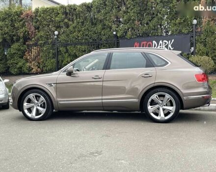Бентли Бентайга, объемом двигателя 4 л и пробегом 65 тыс. км за 155000 $, фото 4 на Automoto.ua