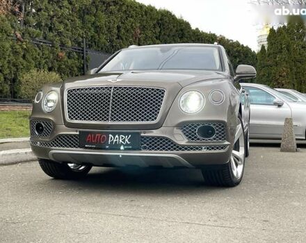 Бентли Бентайга, объемом двигателя 4 л и пробегом 65 тыс. км за 155000 $, фото 2 на Automoto.ua