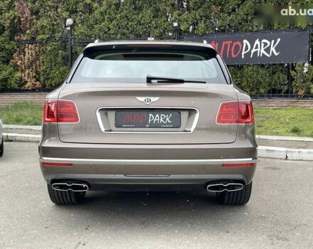 Бентли Бентайга, объемом двигателя 4 л и пробегом 65 тыс. км за 155000 $, фото 12 на Automoto.ua