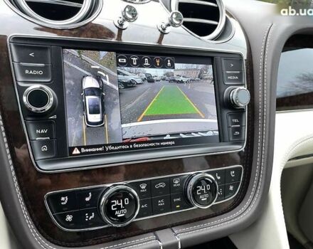 Бентли Бентайга, объемом двигателя 4 л и пробегом 65 тыс. км за 155000 $, фото 25 на Automoto.ua