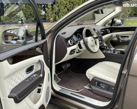 Бентли Бентайга, объемом двигателя 4 л и пробегом 65 тыс. км за 155000 $, фото 14 на Automoto.ua