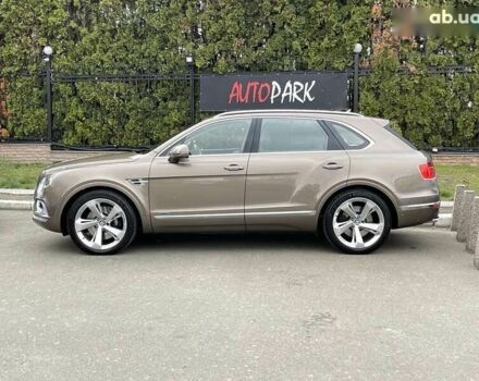 Бентли Бентайга, объемом двигателя 4 л и пробегом 65 тыс. км за 155000 $, фото 5 на Automoto.ua