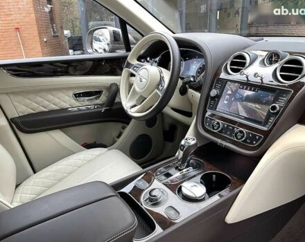 Бентли Бентайга, объемом двигателя 4 л и пробегом 65 тыс. км за 155000 $, фото 16 на Automoto.ua