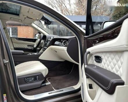 Бентли Бентайга, объемом двигателя 4 л и пробегом 65 тыс. км за 155000 $, фото 21 на Automoto.ua