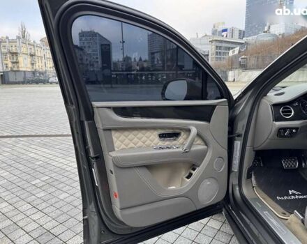 Бентли Бентайга, объемом двигателя 6 л и пробегом 49 тыс. км за 179000 $, фото 16 на Automoto.ua