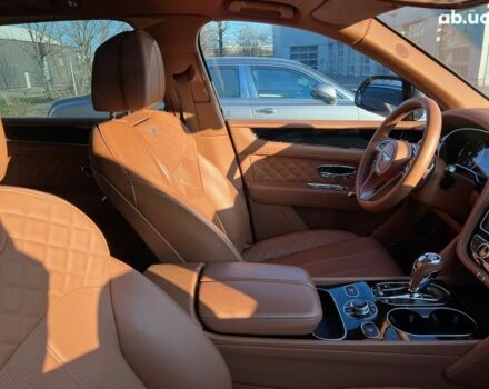 Бентли Бентайга, объемом двигателя 4 л и пробегом 2 тыс. км за 211883 $, фото 11 на Automoto.ua