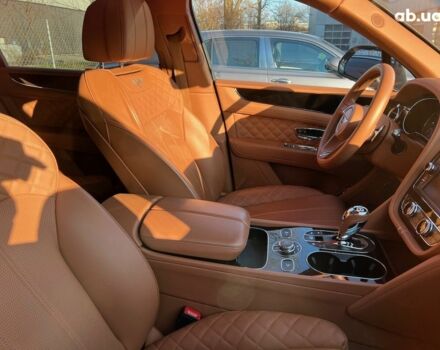 Бентли Бентайга, объемом двигателя 4 л и пробегом 2 тыс. км за 211883 $, фото 15 на Automoto.ua