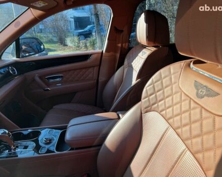 Бентли Бентайга, объемом двигателя 4 л и пробегом 2 тыс. км за 211883 $, фото 4 на Automoto.ua