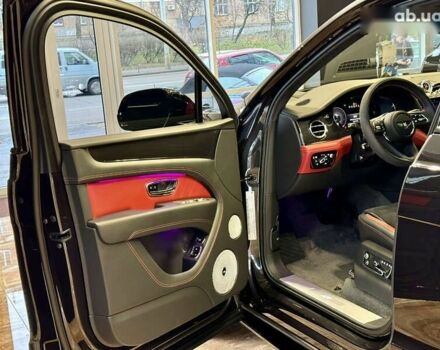Бентли Бентайга, объемом двигателя 4 л и пробегом 6 тыс. км за 250000 $, фото 24 на Automoto.ua