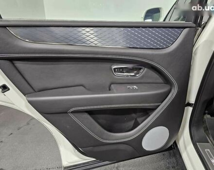 Бентли Бентайга, объемом двигателя 0 л и пробегом 44 тыс. км за 171999 $, фото 12 на Automoto.ua