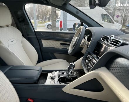 Бентлі Бентайга, об'ємом двигуна 4 л та пробігом 1 тис. км за 307456 $, фото 2 на Automoto.ua