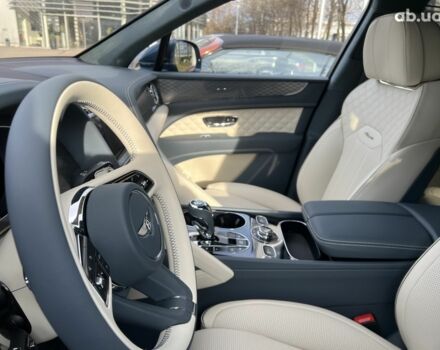 Бентлі Бентайга, об'ємом двигуна 4 л та пробігом 1 тис. км за 307456 $, фото 25 на Automoto.ua