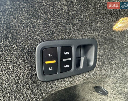 Сірий Бентлі Бентайга, об'ємом двигуна 5.95 л та пробігом 62 тис. км за 135000 $, фото 35 на Automoto.ua