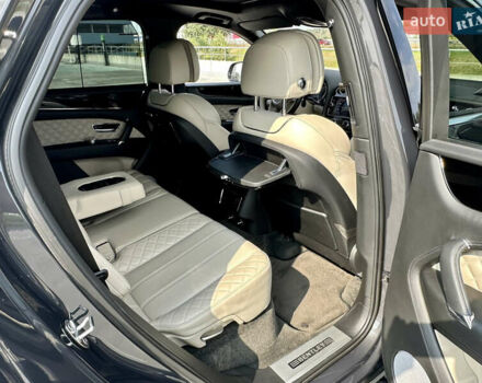 Сірий Бентлі Бентайга, об'ємом двигуна 5.95 л та пробігом 62 тис. км за 135000 $, фото 24 на Automoto.ua