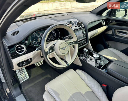 Сірий Бентлі Бентайга, об'ємом двигуна 5.95 л та пробігом 62 тис. км за 135000 $, фото 16 на Automoto.ua