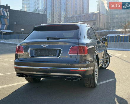 Серый Бентли Бентайга, объемом двигателя 4 л и пробегом 52 тыс. км за 171000 $, фото 4 на Automoto.ua