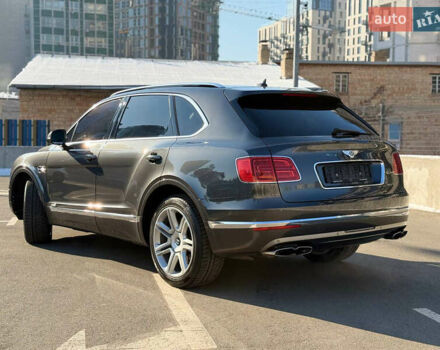 Серый Бентли Бентайга, объемом двигателя 4 л и пробегом 52 тыс. км за 171000 $, фото 3 на Automoto.ua