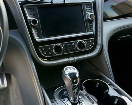 Серый Бентли Бентайга, объемом двигателя 4 л и пробегом 52 тыс. км за 171000 $, фото 7 на Automoto.ua