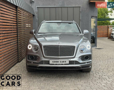 Серый Бентли Бентайга, объемом двигателя 5.95 л и пробегом 68 тыс. км за 105000 $, фото 1 на Automoto.ua