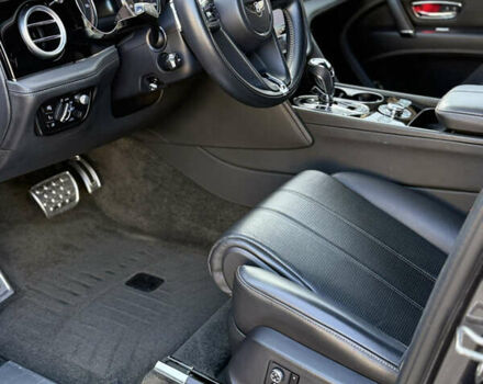 Серый Бентли Бентайга, объемом двигателя 4 л и пробегом 52 тыс. км за 171000 $, фото 11 на Automoto.ua