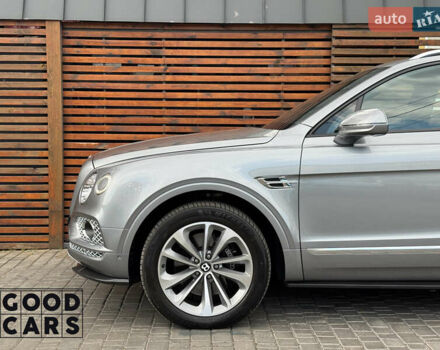 Серый Бентли Бентайга, объемом двигателя 5.95 л и пробегом 68 тыс. км за 105000 $, фото 7 на Automoto.ua
