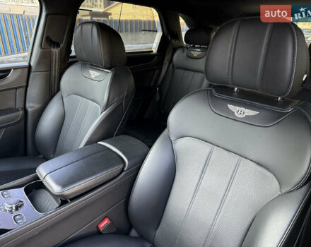 Серый Бентли Бентайга, объемом двигателя 4 л и пробегом 52 тыс. км за 171000 $, фото 8 на Automoto.ua