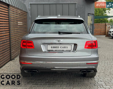 Серый Бентли Бентайга, объемом двигателя 5.95 л и пробегом 68 тыс. км за 105000 $, фото 3 на Automoto.ua