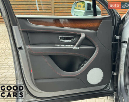 Серый Бентли Бентайга, объемом двигателя 5.95 л и пробегом 68 тыс. км за 105000 $, фото 11 на Automoto.ua