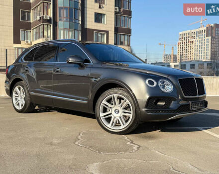 Серый Бентли Бентайга, объемом двигателя 4 л и пробегом 52 тыс. км за 171000 $, фото 1 на Automoto.ua