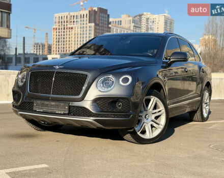 Серый Бентли Бентайга, объемом двигателя 4 л и пробегом 52 тыс. км за 171000 $, фото 2 на Automoto.ua