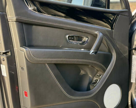 Серый Бентли Бентайга, объемом двигателя 4 л и пробегом 52 тыс. км за 171000 $, фото 10 на Automoto.ua