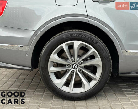 Серый Бентли Бентайга, объемом двигателя 5.95 л и пробегом 68 тыс. км за 105000 $, фото 10 на Automoto.ua