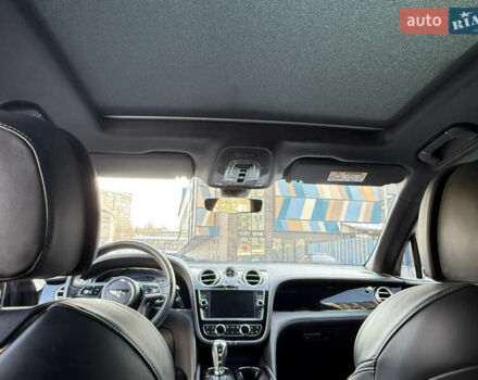 Серый Бентли Бентайга, объемом двигателя 4 л и пробегом 52 тыс. км за 171000 $, фото 14 на Automoto.ua